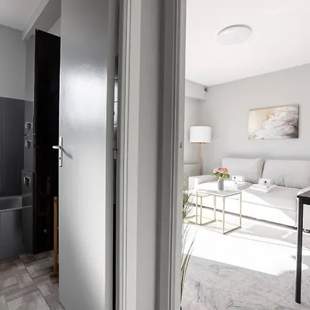 Guestready - Sleek Monochrome Dwelling Apartment *