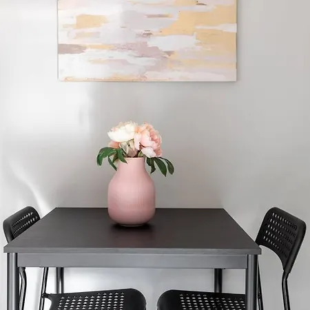 Apartment Guestready - Sleek Monochrome Dwelling *